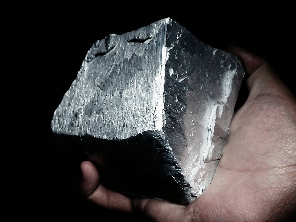Aluminium ingot / anode metal