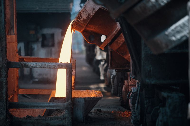 Molten metal casting in foundry